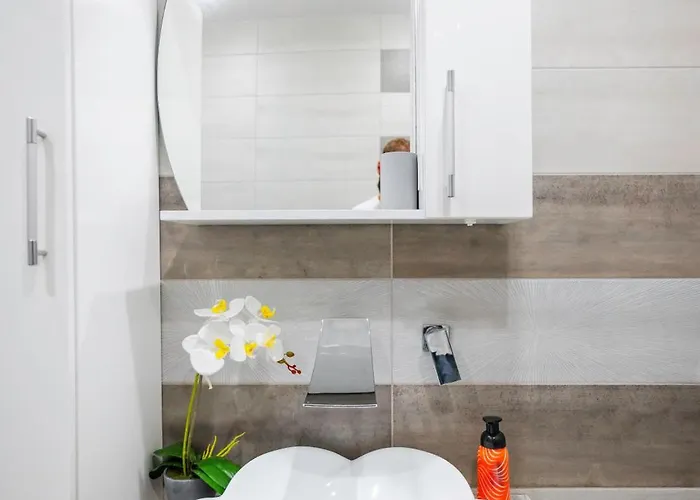 Feel Right At - Bright And Modern By Flat Mаnager *