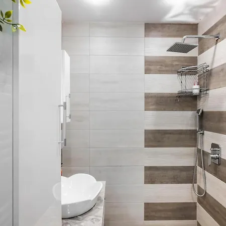 Апартамент Feel Right At - Bright And Modern By Flat Mаnager