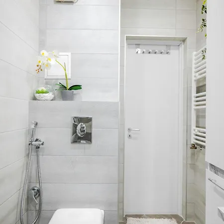 Feel Right At - Bright And Modern By Flat Mаnager * София